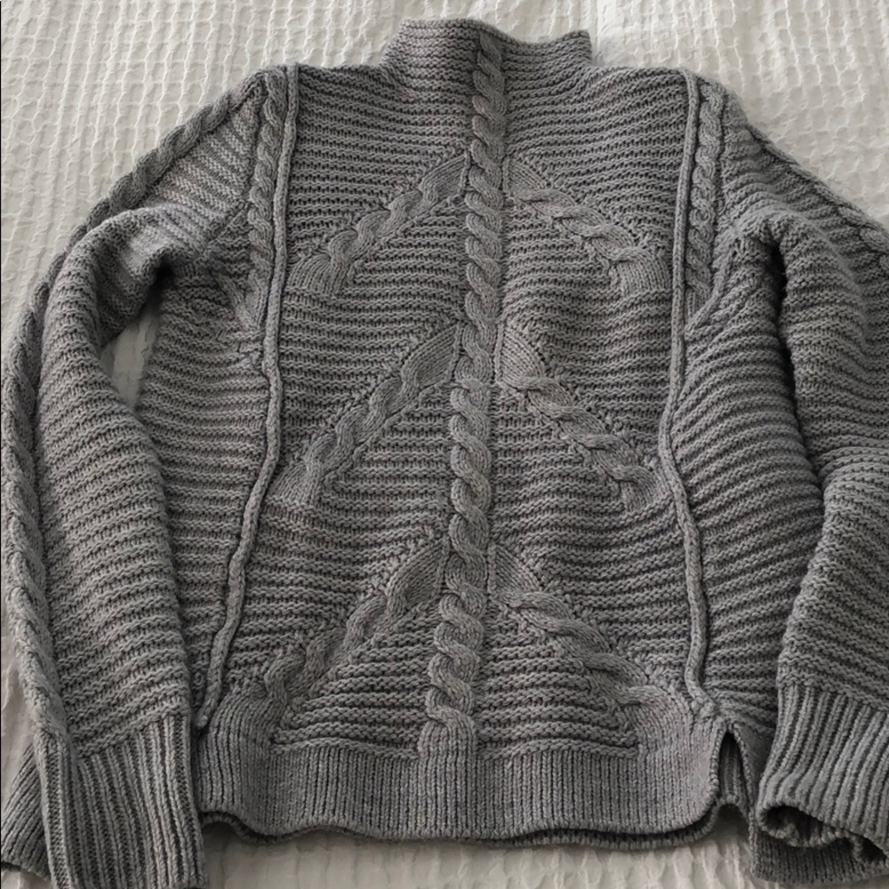 Gap sweater